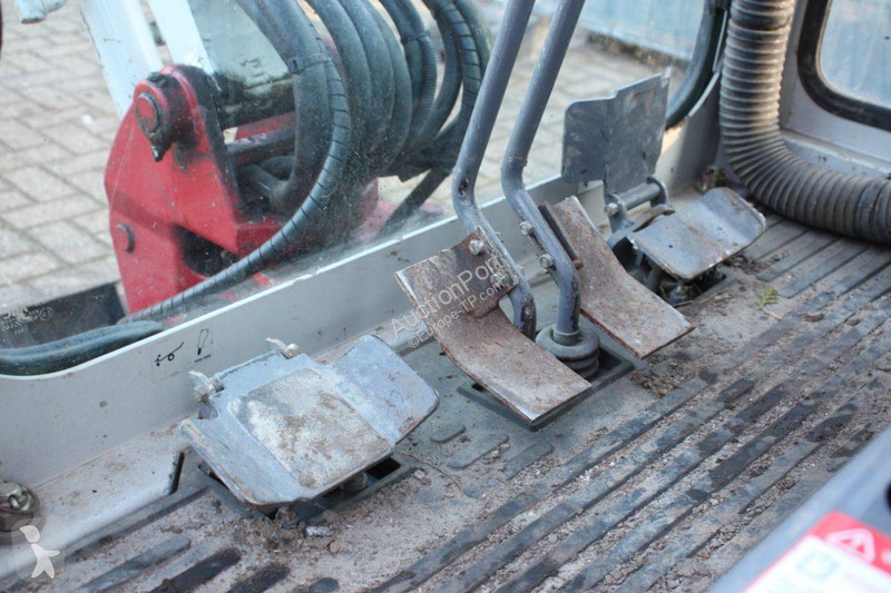 جرافة Takeuchi