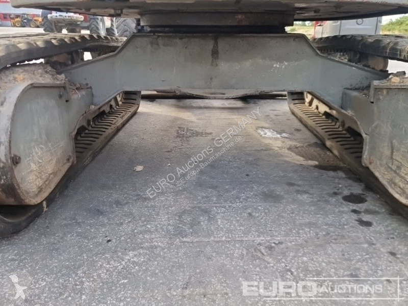 Багер Volvo ECR25D