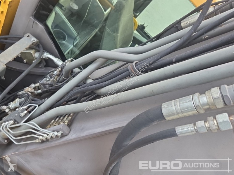 Екскаватор Volvo