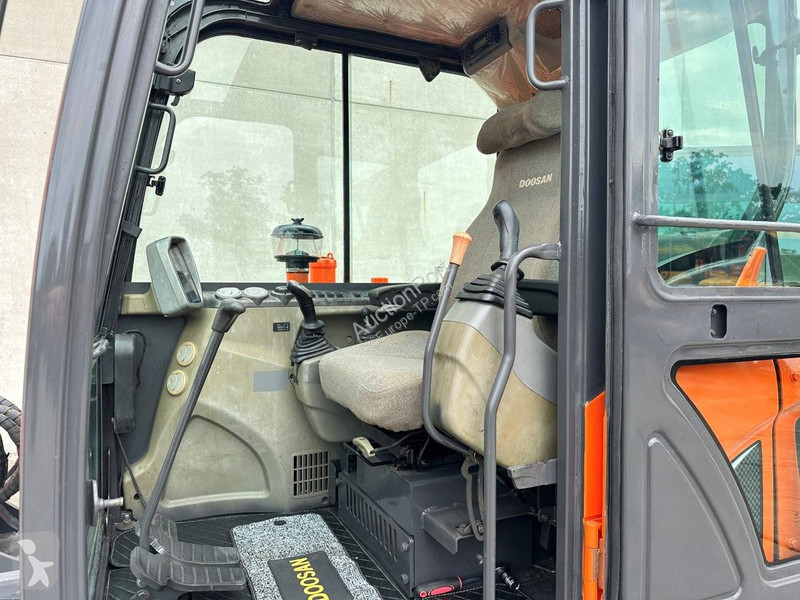 Excavadora Doosan 9C