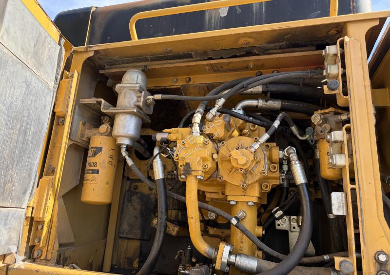Escavadora Caterpillar