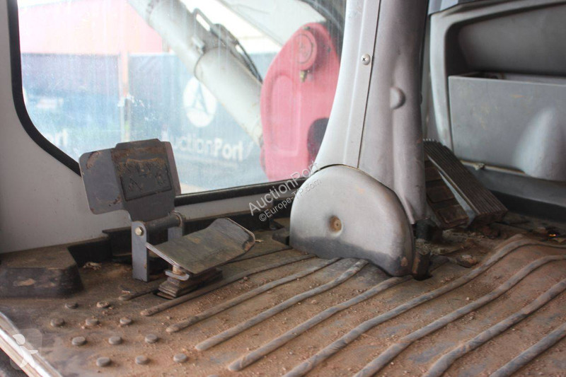 جرافة Takeuchi TB295W