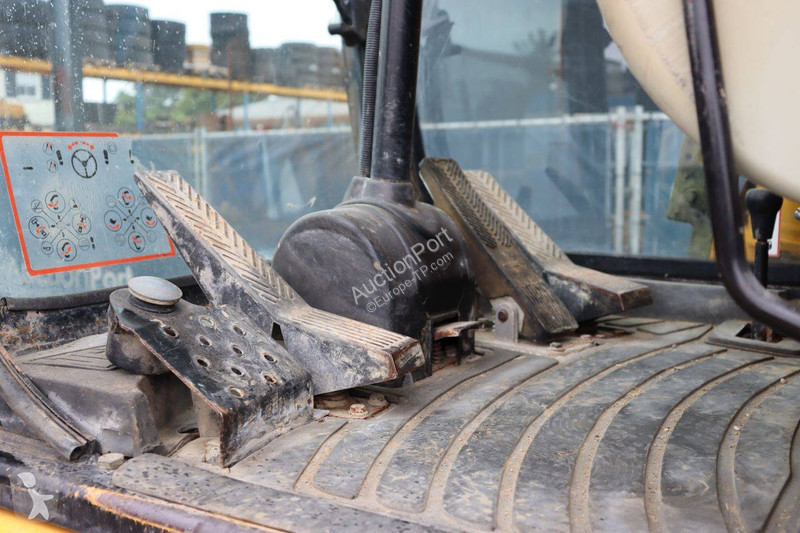 جرافة JCB