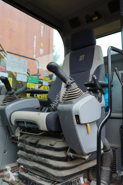 جرافة Caterpillar 320FL