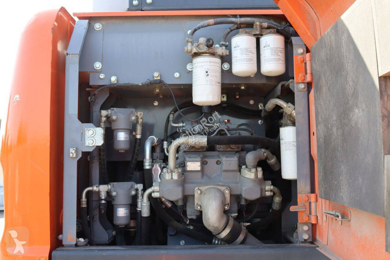 جرافة Hitachi ZX140W-6