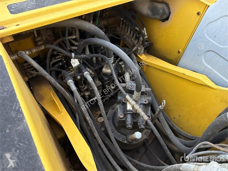 Skovel New Holland Kobelco E215B Tracked Excavator
