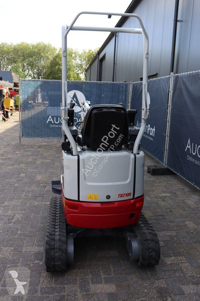 Skovel Takeuchi TB210R