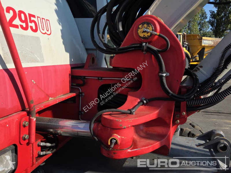 Pelle Takeuchi TB295W