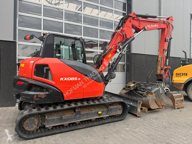 جرافة Kubota KX085-5
