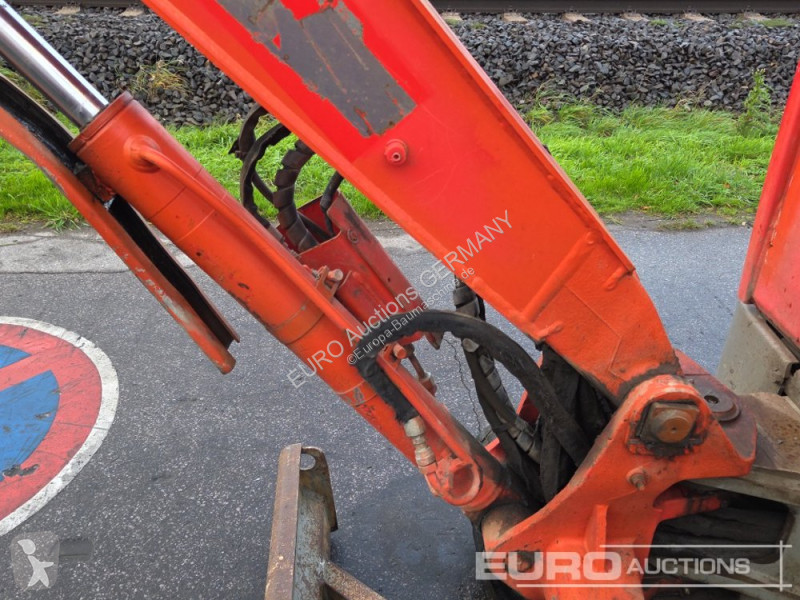 Багер Volvo ECR25D