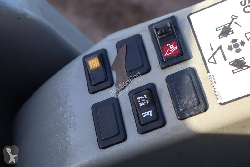 Багер Bobcat E17
