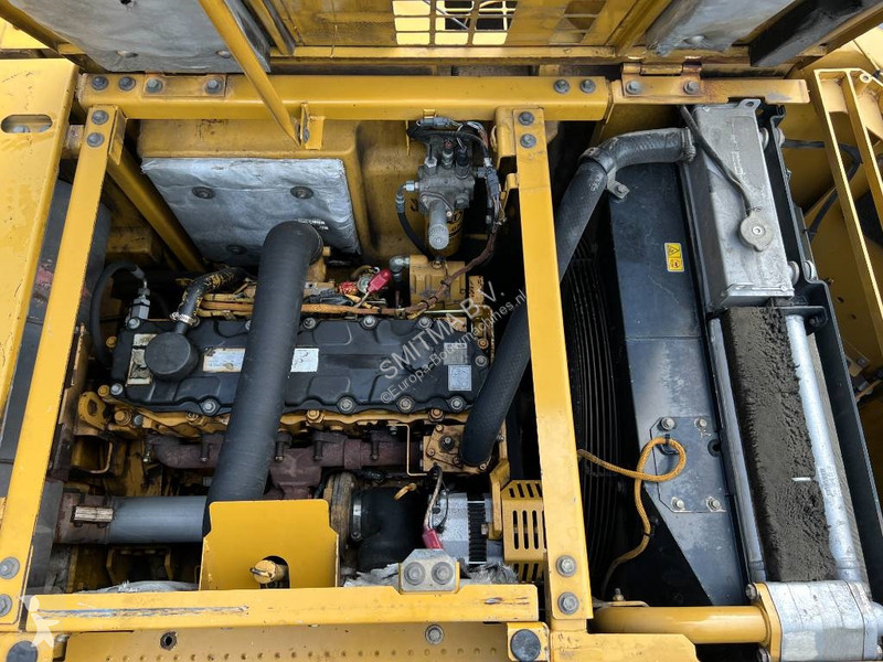 Rýpadlo Caterpillar LCR