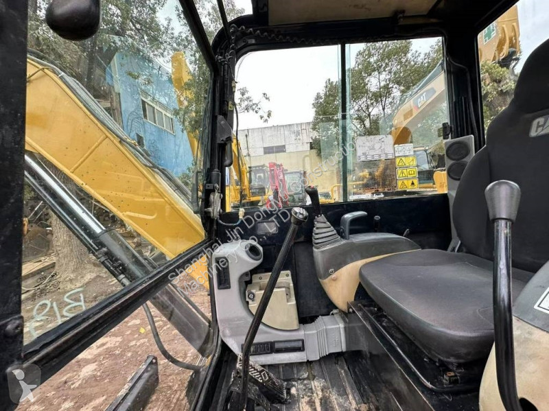 Lopatový nakládač Caterpillar 305.5E