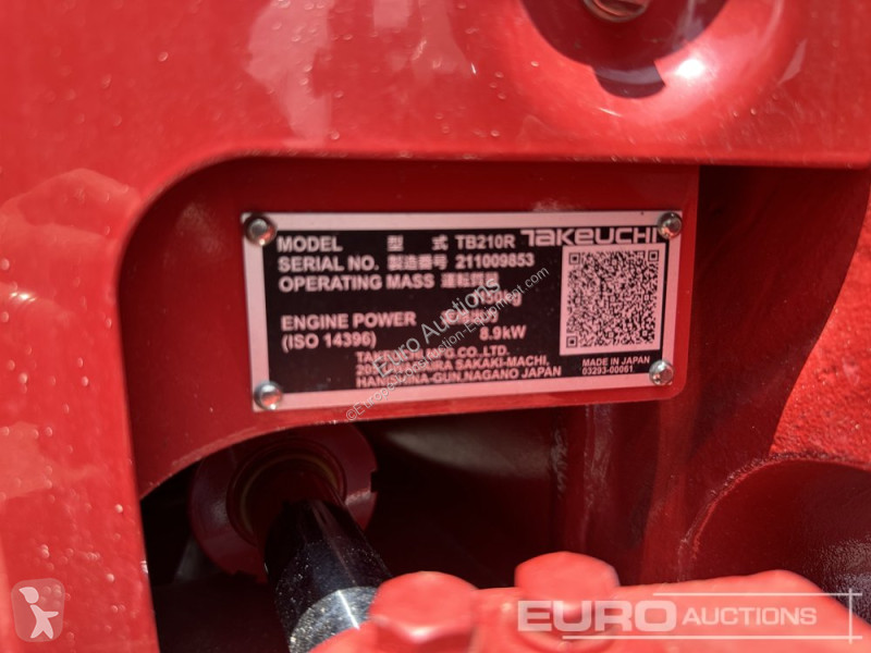 Escavadora Takeuchi TB210R