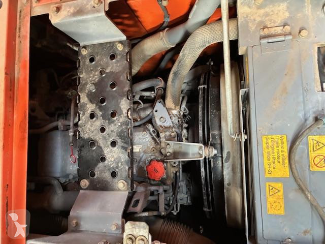 جرافة Hitachi 225USLC-5B