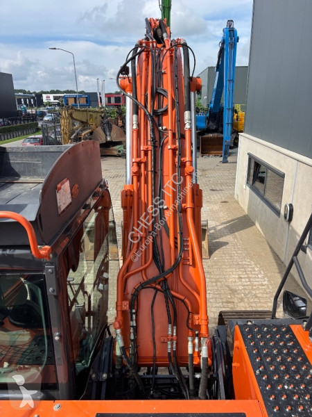 Escavadora Hitachi LC-6