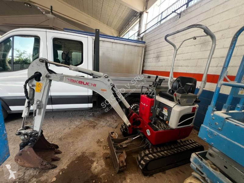 جرافة Takeuchi TB21JR