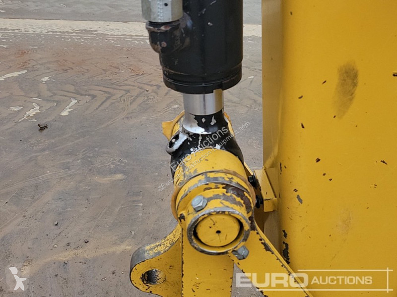 Lopatový nakládač Caterpillar 308E2