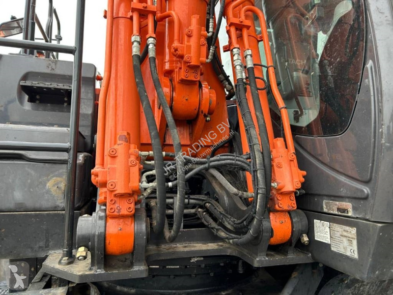 Lopatový nakládač Hitachi ZX220W-5B
