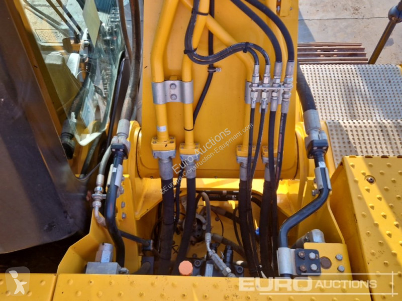 جرافة JCB 220X LC