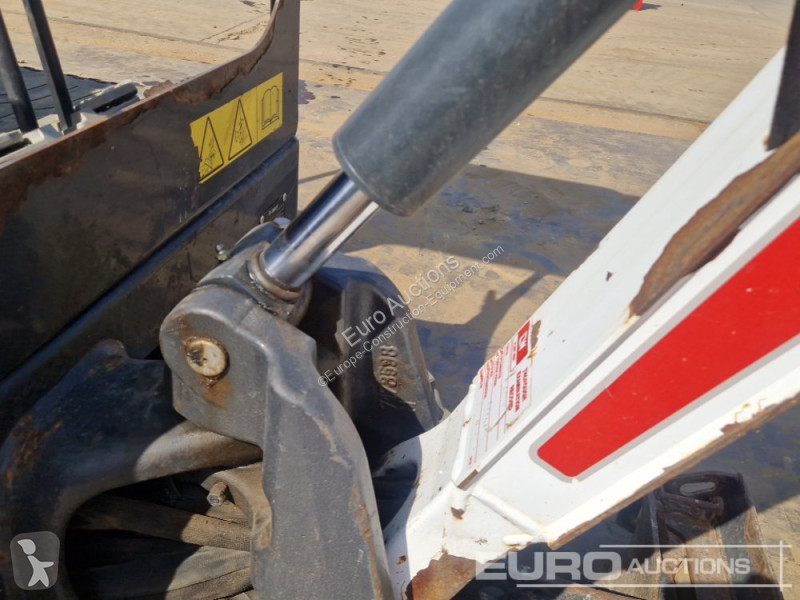 جرافة Bobcat E17