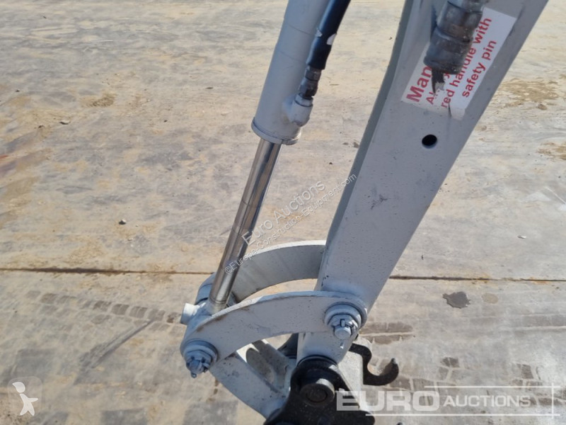 Escavadora Takeuchi TB216