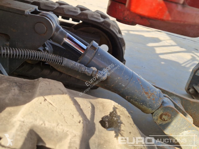 Escavadora Takeuchi TB216