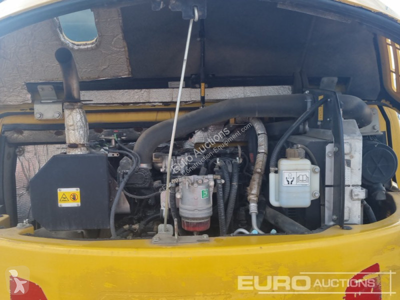 جرافة Komatsu PC80MR-5