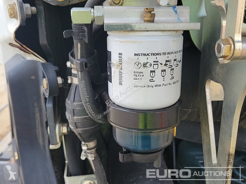 Lopatový nakládač Bobcat E27Z