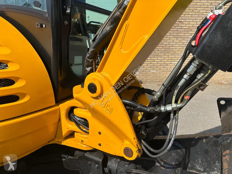 Excavator JCB