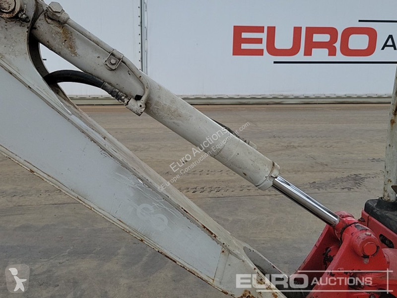 Escavadora Takeuchi TB216