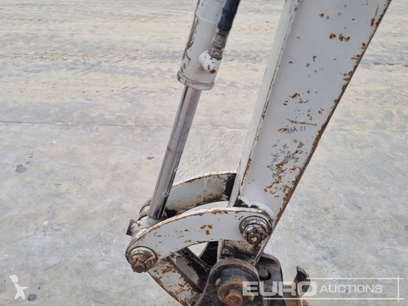 Escavadora Takeuchi TB216