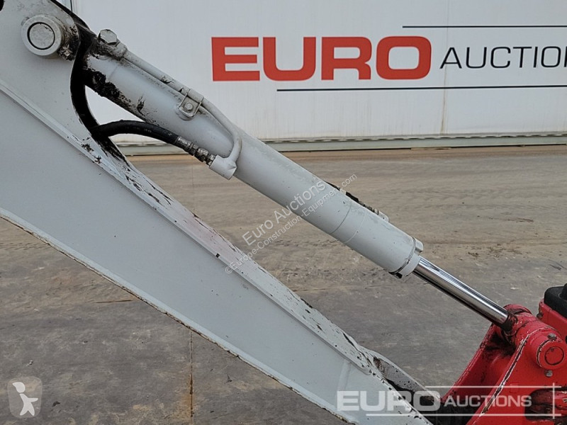 Escavadora Takeuchi TB216
