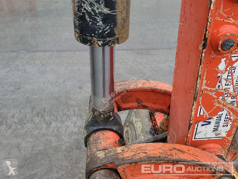 Lopatový nakládač Kubota KX015-4