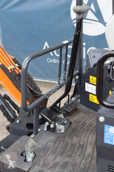 Escavadora Hitachi ZX19U-6 YR