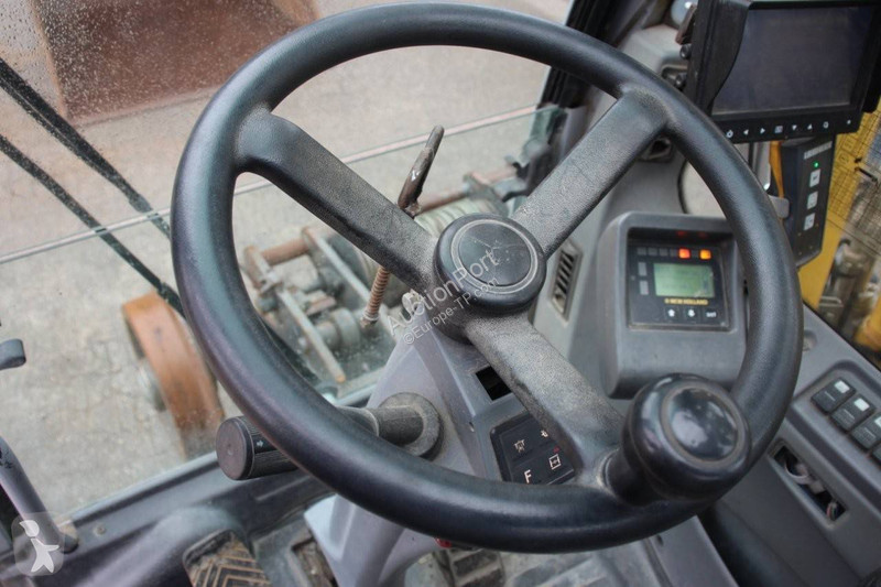 Escavatore New Holland MH5