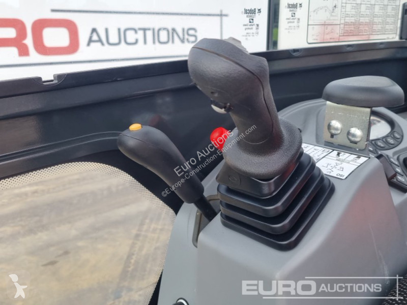 Lopatový nakládač Bobcat E19