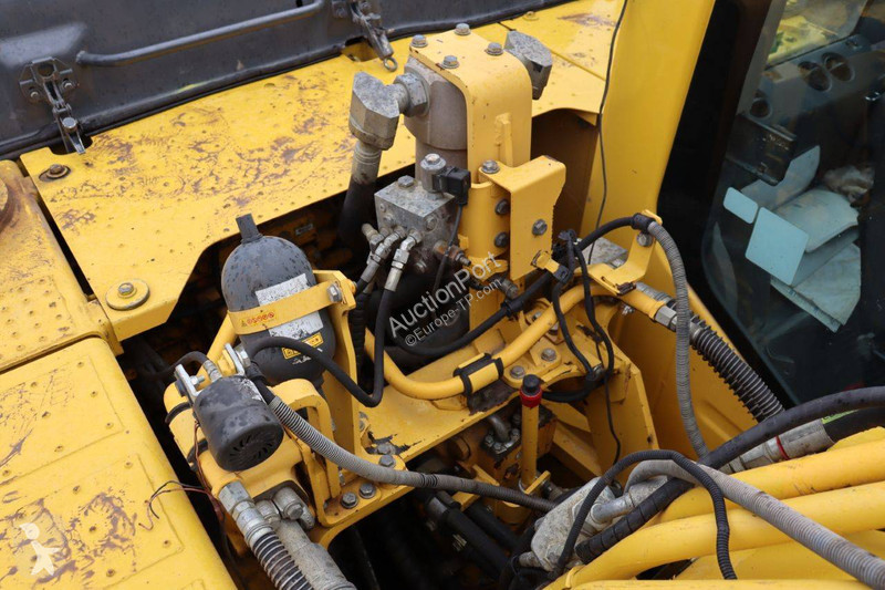 جرافة Komatsu PC290LCD-10