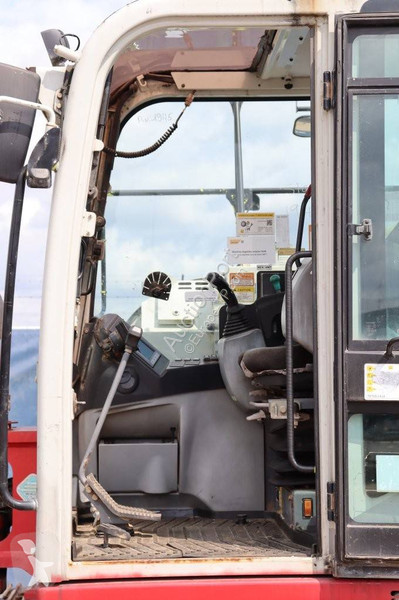 جرافة Takeuchi TB2150