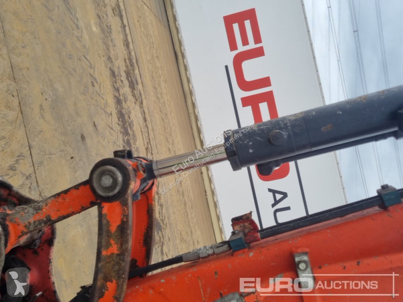 Lopatový nakládač Kubota U48-4