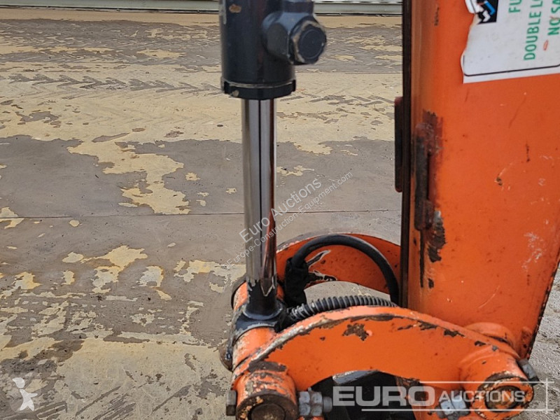 Lopatový nakládač Hitachi ZX26U-6 CR