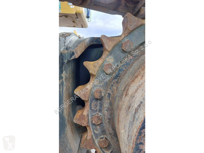 Lopatový nakládač Caterpillar 352