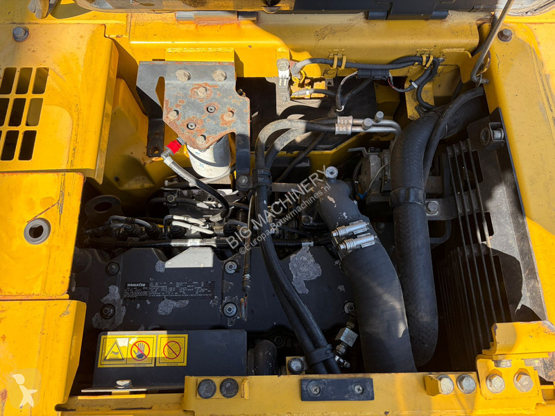 جرافة Komatsu 8