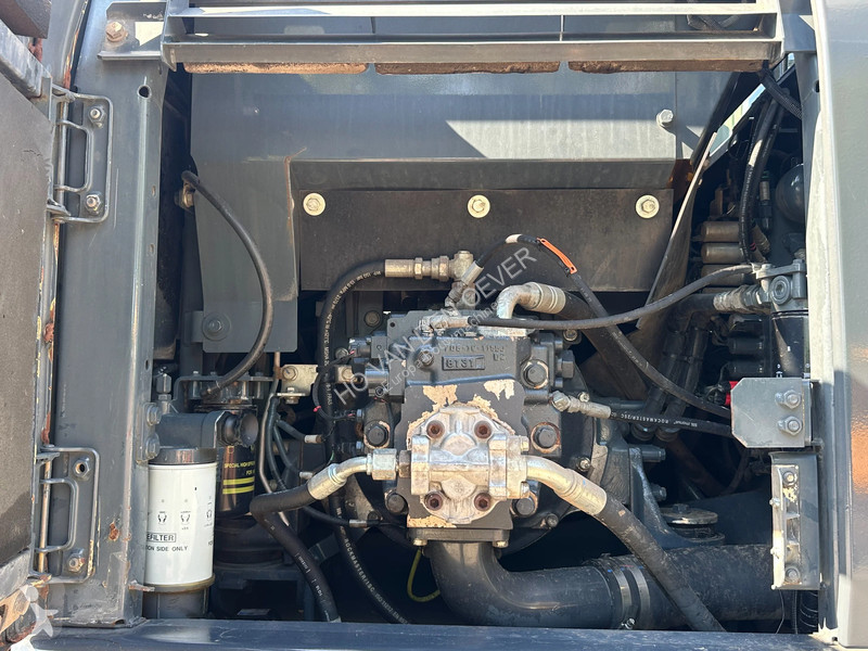 جرافة Komatsu 10