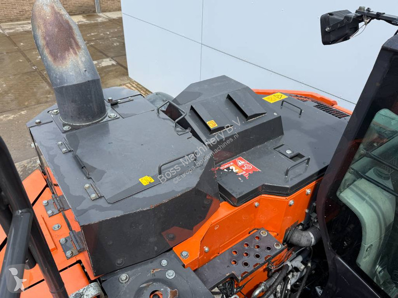 جرافة Hitachi - Quick Coupler / Automatic Greasing