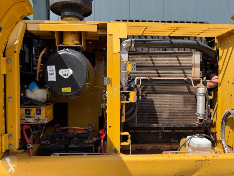 Escavatore Caterpillar L