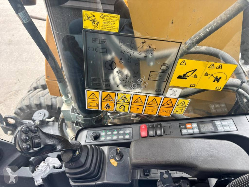 جرافة Caterpillar F