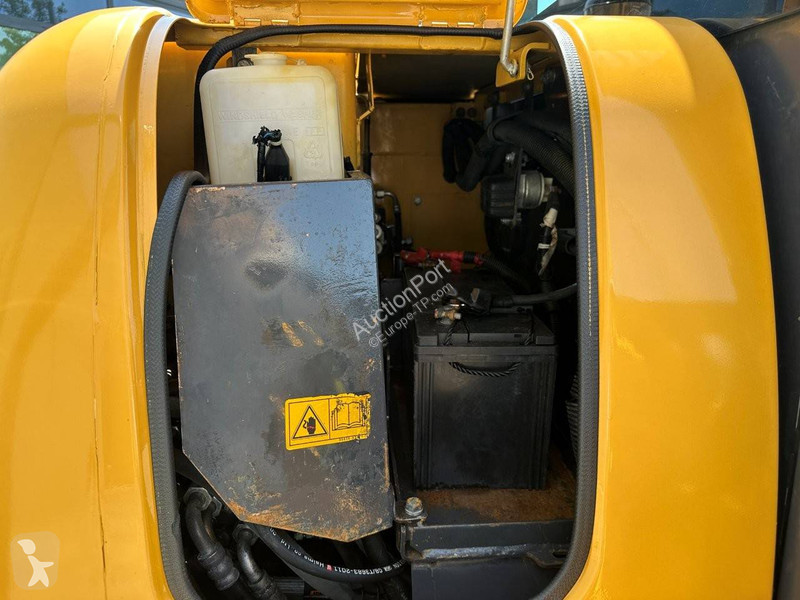 جرافة Komatsu 7