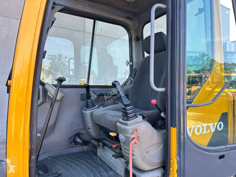 جرافة Volvo