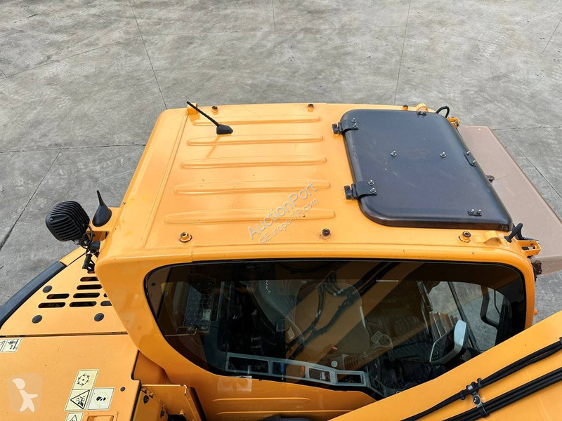 جرافة Hyundai HX130 LCR